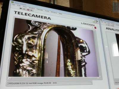 Primo piano del teleschermo che mostra la Spina ingrandita
